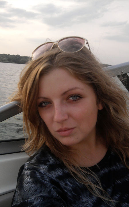 woman looking for a man - meetsexyrussianwomen.com